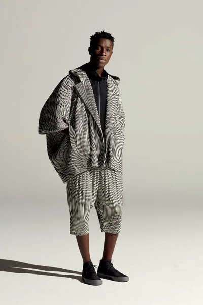 Look 16